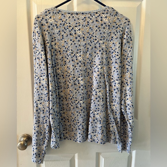 Liz Claiborne XL Light Blue Long Sleeve Floral Print Top - Picture 2 of 12